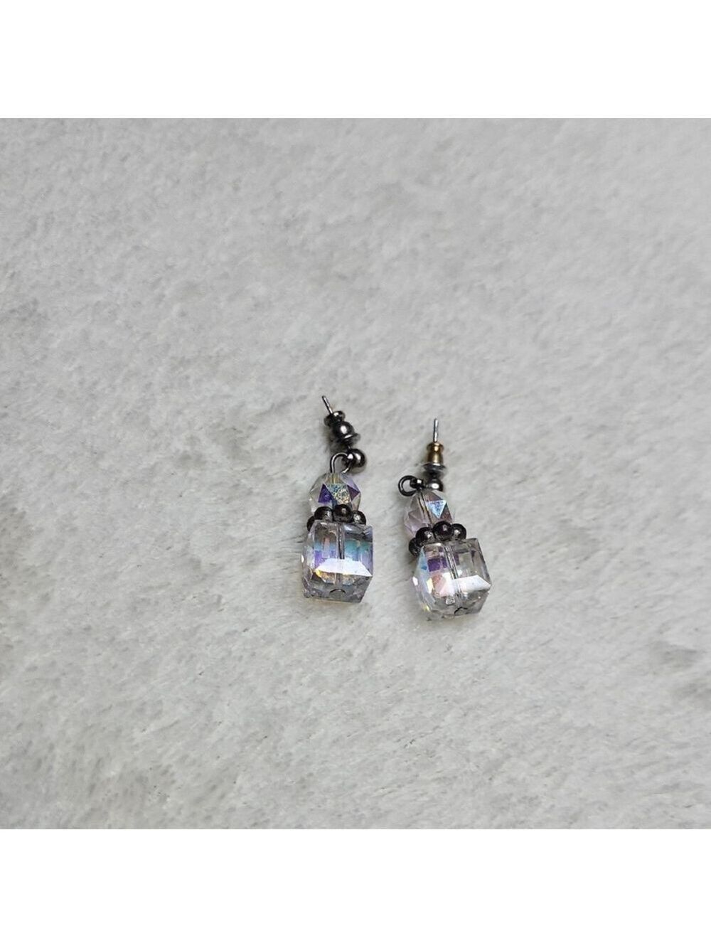 Jewlry | Crystal Necklace with Iridescent Pendant |J2 - Picture 5 of 8